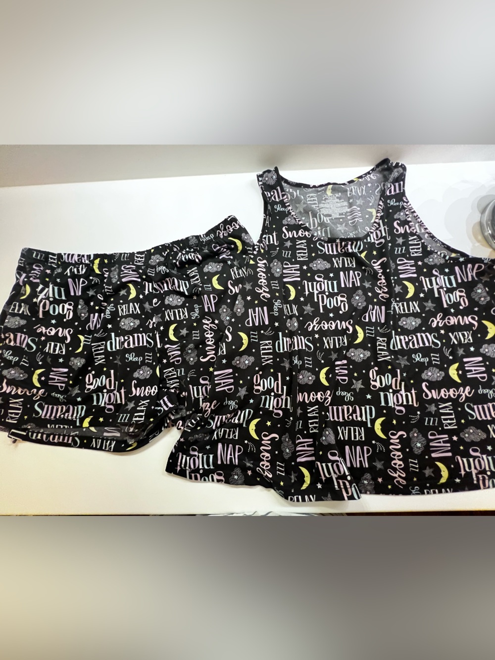 JOYSPUN WOMEN’S 2PC PJ SHORT/ TANK TOP SET
SHORTS HAVE POCKETS. SIZE XL 16-18